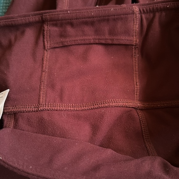 Athleta Salutation Powervita Crop Capri Leggings Medium Raisin Purple Brown - Picture 9 of 11